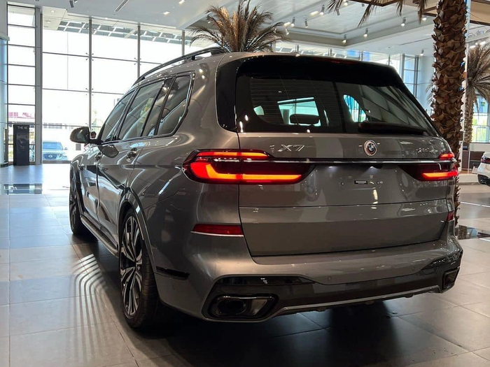 BMW X7 2023 sẽ chính thức ra mắt tại Việt Nam trong tháng này, với mức giá khởi điểm từ 6,299 tỷ đồng cho 2 phiên bản, đắt hơn cả Mercedes-Benz GLS một khoản tiền lớn - Hình 6.