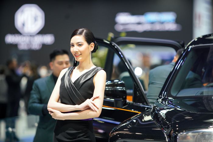 Dàn người mẫu nóng bỏng tại Triển lãm ô tô Bangkok 2023 - Ảnh 18.