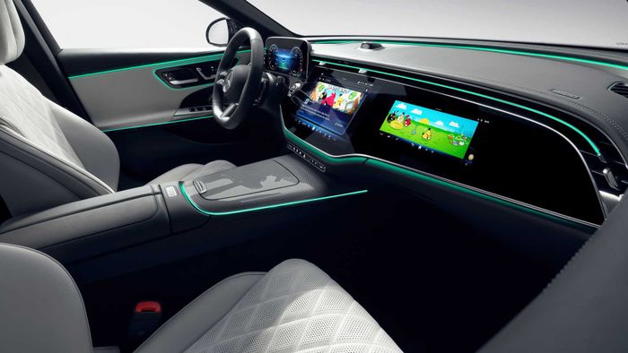 Mercedes-Benz giới thiệu trước nội thất mới của E-Class với màn hình lớn, tích hợp TikTok và camera selfie mặc định - Ảnh 8.