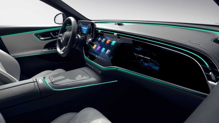 Mercedes-Benz giới thiệu trước nội thất mới của E-Class với màn hình lớn, tích hợp TikTok và camera selfie mặc định - Ảnh 5.