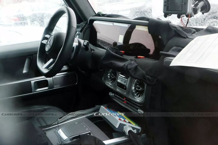 Sau khi công bố công nghệ xoay tròn, Mercedes-Benz EQG tiếp tục lộ diện với nội thất tương tự như G-Class - Ảnh 2.