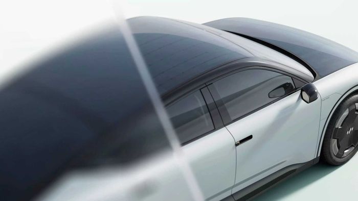 Xe chạy năng lượng mặt trời giá 940 triệu đồng, đi được 800km trước khi cần sạc - Ảnh 1