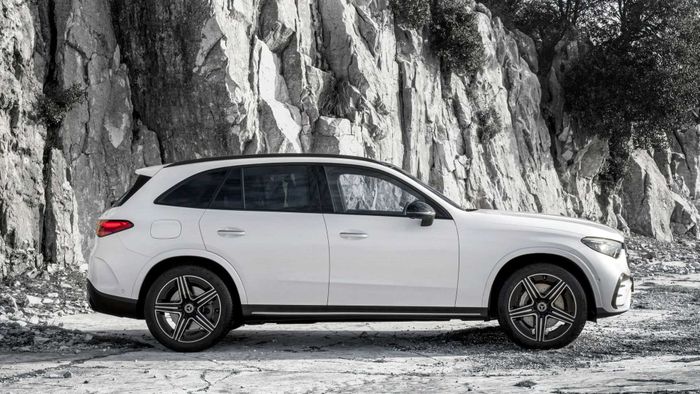 Mercedes-Benz GLC 2023 sẽ được nhập khẩu vào Việt Nam sau kỳ nghỉ Tết với số lượng giới hạn, đồng thời mang những thay đổi đáng chú ý để cạnh tranh với BMW X3 mới được lắp ráp - Ảnh 3.