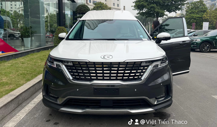 Kia Carnival 'Hoàng gia' 2023 đã về đại lý với giá 2,679 tỷ đồng, cao hơn so với Mercedes GLC 300, với diện mạo mới mang phong cách Maybach - Ảnh 7.