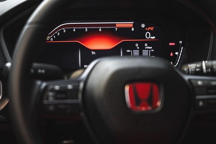 Honda Civic Type R tiết lộ trang bị tại Việt Nam: Gần như 'đầy đủ tùy chọn' so với thị trường toàn cầu - Hình ảnh 4.