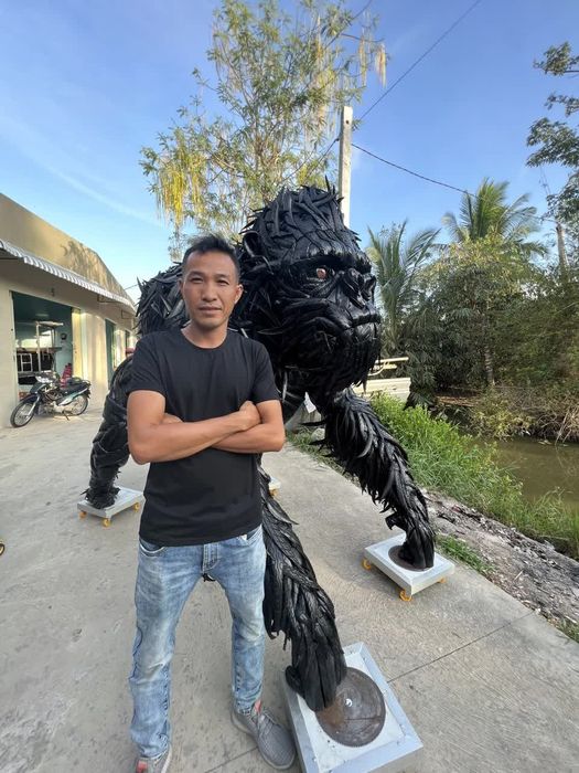 Gặp người chế tạo King Kong từ lốp xe đang gây sốt trên mạng xã hội: 'Có lúc tự ngồi cắt lốp thấy rảnh thiệt' - Hình 1.