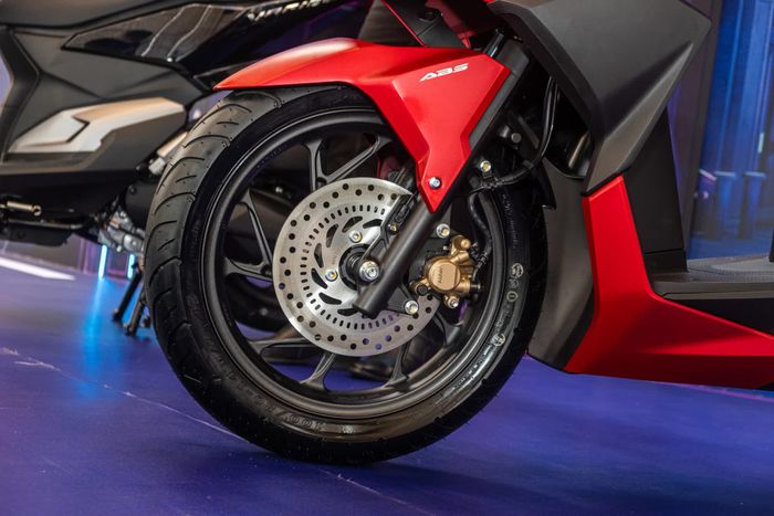 Honda Vario 160 được giới thiệu tại thị trường Việt Nam với giá từ 51,7 triệu đồng, là sự lựa chọn ưa thích của giới trẻ với chất lượng cao hơn so với các dòng xe nhập khẩu.