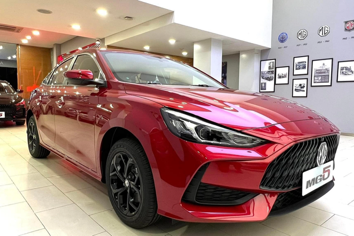 Không đợi chính sách, nhiều xe hơi tự ‘giảm giá trước bạ’ tại Việt Nam: BMW, Mercedes giảm cả trăm triệu, các đại gia cũng tham gia cuộc chơi - Ảnh 7.