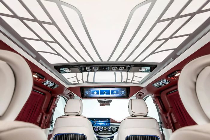 Chủ xe chế tạo chiếc van Mercedes-Benz thành phiên bản Maybach với số tiền đủ để mua một chiếc S-Class mới - Ảnh 15.