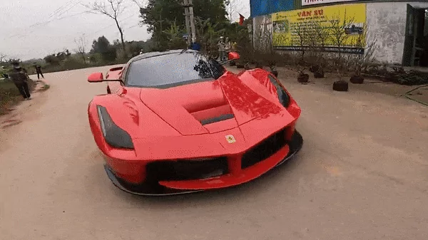 Nhóm thanh niên Quảng Ninh mô phỏng siêu xe Ferrari LaFerrari triệu đô để chào đón Tết: Mất 250 ngày, với cánh cửa mô phỏng như thật - Ảnh 13.