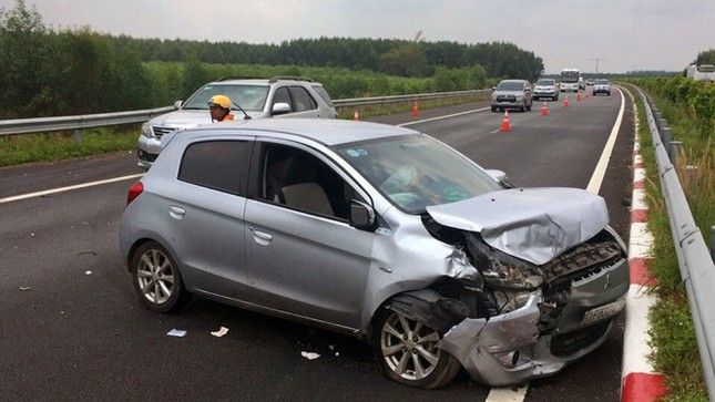 Hãy cẩn thận khi lái xe đường dài vào dịp Tết