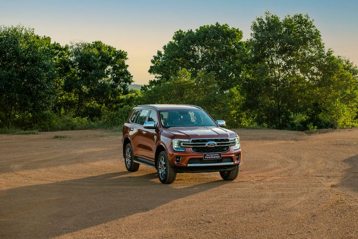 Ford Everest 'vua doanh số' nâng cấp trang bị ở Việt Nam: Bản tầm trung giá 1,286 tỷ đồng - Hình 6.