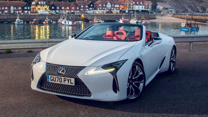 Lexus LFA: Lexus Future Advance/Lexus F-Sports Apex - 2 tên gọi của dòng xe này đều nhấn mạnh vị trí đỉnh cao trong dòng sản phẩm của Lexus.