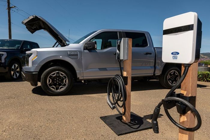 Ford đột phá trong cuộc đua xe điện: Tuyên bố sản xuất loại pin rẻ nhất tại Mỹ, đặc biệt bền và hiệu quả khi sạc nhanh - Ảnh 2.