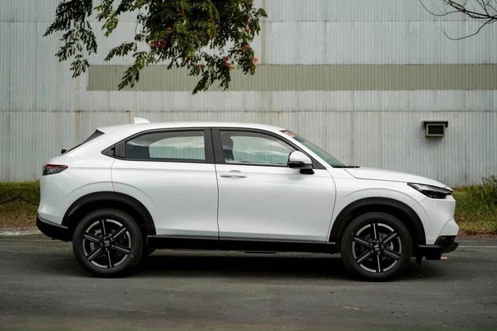 Honda HR-V G sẽ có giá dự kiến từ 700 triệu đồng, cạnh tranh trực tiếp với phiên bản 'base' của Corolla Cross và vẫn được trang bị gói công nghệ Honda Sensing.