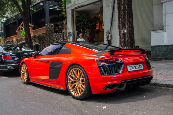 Tình trạng hiện tại của chiếc Audi R8 mà Đông Nhi sở hữu: đã trải qua 6 chủ nhân, đổi biển số hai lần.