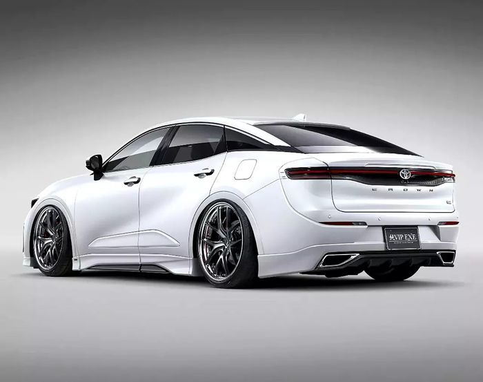Toyota Crown đời mới được độ lại theo hình dáng sedan - Ảnh 2.