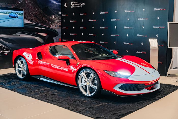 Ferrari 296 GTS ra mắt tại Việt Nam: Mẫu siêu xe mui trần khởi điểm từ 23 tỷ đồng, thời gian chờ đặt hàng lên đến một năm rưỡi - Hình 2.