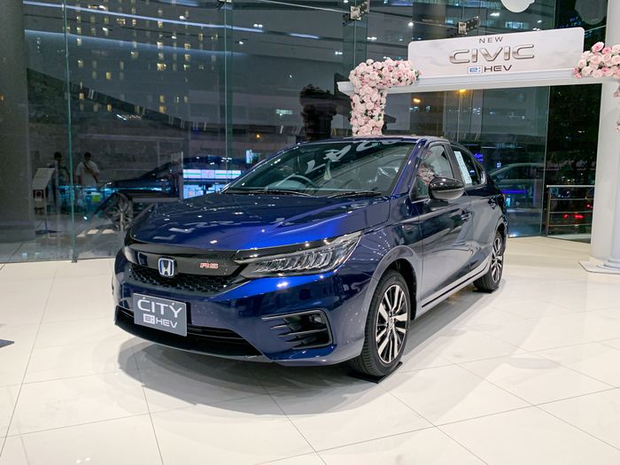 Trải nghiệm nhanh Honda City RS phiên bản hybrid: Đi phố chỉ 2,5L/100 km, đầy đủ trang bị khiến người Việt 'điên đảo' - Ảnh 2.