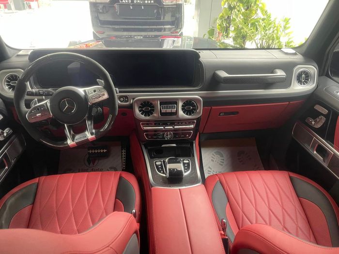Chiếc Mercedes-AMG G 63 trước đây của Tuấn Hưng lại xuất hiện trên thị trường xe cũ: Vẫn mang biển số đẹp, có những nâng cấp nhỏ về diện mạo.