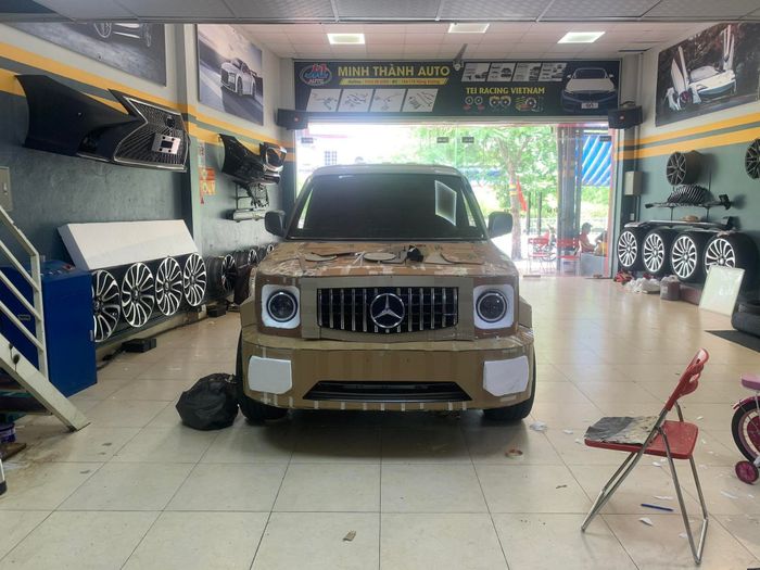 Cậu bé này trở nên nổi tiếng vì những bức ảnh chụp xe đồ chơi giống như thật - Ảnh 7.