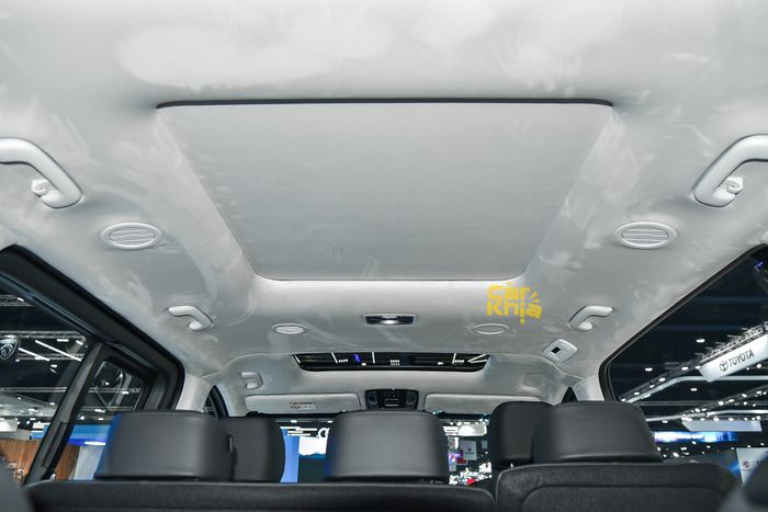 Ngồi thử Hyundai Staria phiên bản 11 chỗ ngồi: Vẫn rộng rãi hơn Kia Carnival - Ảnh 16.