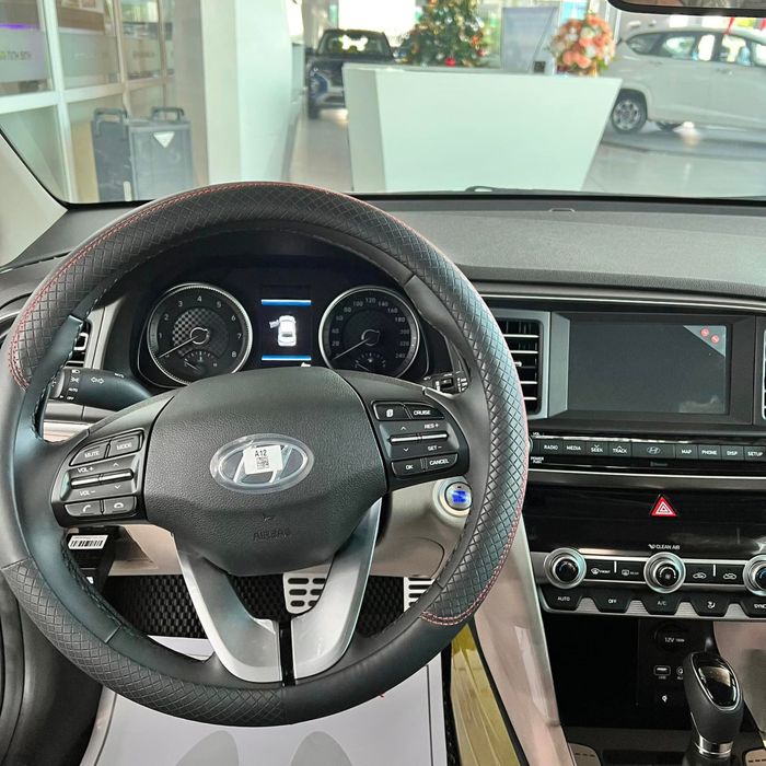 Bán hàng tồn kho Hyundai Elantra 2.0AT 2021: Giảm giá 69 triệu, số lượng có hạn, tiết kiệm 100 triệu so với xe mới - Hình 3.