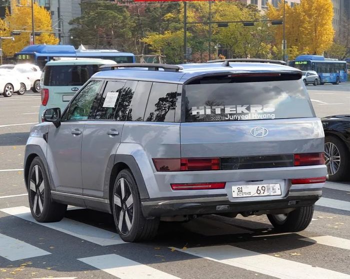 Xem trước đuôi của Hyundai Santa Fe 2024: Sắc cạnh như G-Class, gây tranh cãi khi ra mắt - Ảnh 6.