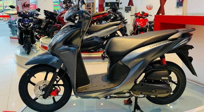 Giá của Honda Vision đến mức khiến người ta khó tin, với chỉ số tiêu thụ nhiên liệu là 1,8 lít xăng/100km - Hình 2.