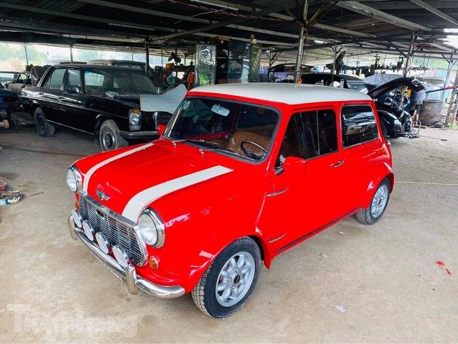 Mini Cooper cổ 'tái sinh' dưới bàn tay tài năng của thợ tại Đồng Nai - Hình 6.
