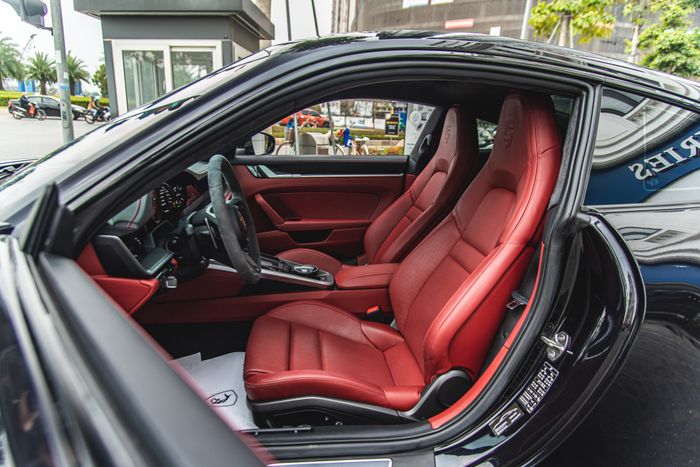 911 Carrera S 'đã qua sử dụng' giá 9,5 tỷ đồng: Chủ trước lỗ 2 tỷ từ các tùy chọn - Ảnh 7.