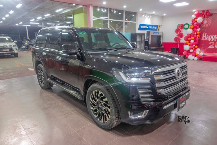 Mất 2 tháng và 650 triệu đồng, các thợ Việt đã biến đổi Toyota Land Cruiser 2005 để trông giống hệt phiên bản mới có giá 7 tỷ đồng - Ảnh 11.