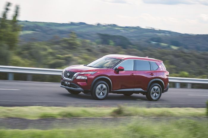 Nissan X-Trail 2023 có giá chỉ 840 triệu đồng: Dễ nhập khẩu vào Việt Nam sau thời gian hoãn vì dịch - Hình ảnh 1.