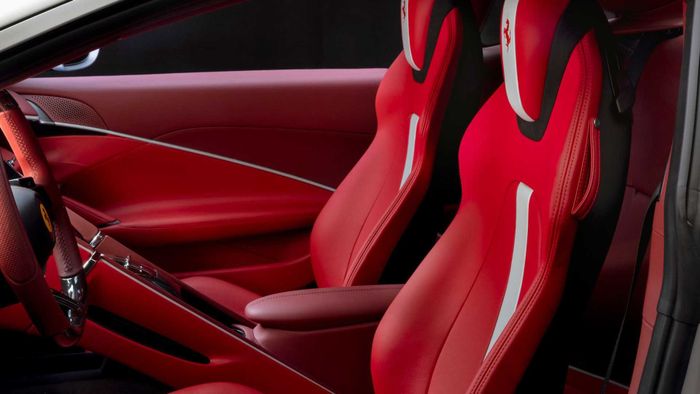 Ferrari Roma phiên bản đặc biệt với bộ ấm trà, hộp xì gà và thậm chí cả... diều trong xe - Ảnh 7.