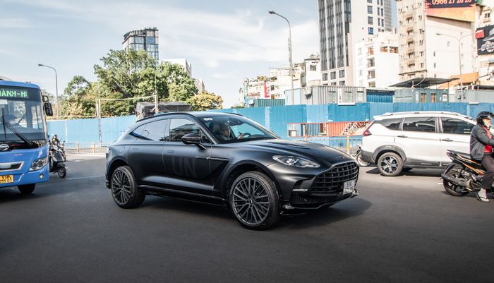 Lần đầu tiên ông Đặng Lê Nguyên Vũ xuống phố cùng chiếc SUV mạnh nhất tại Việt Nam sau 3 tháng chỉ đi 99 km,  - Ảnh 6.