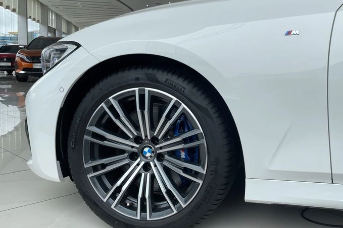 Xem chi tiết BMW 3 Series lắp ráp: Nâng cấp nhiều trang bị từ phiên bản tiêu chuẩn, giá chỉ từ 815 triệu đồng - Hình 4.