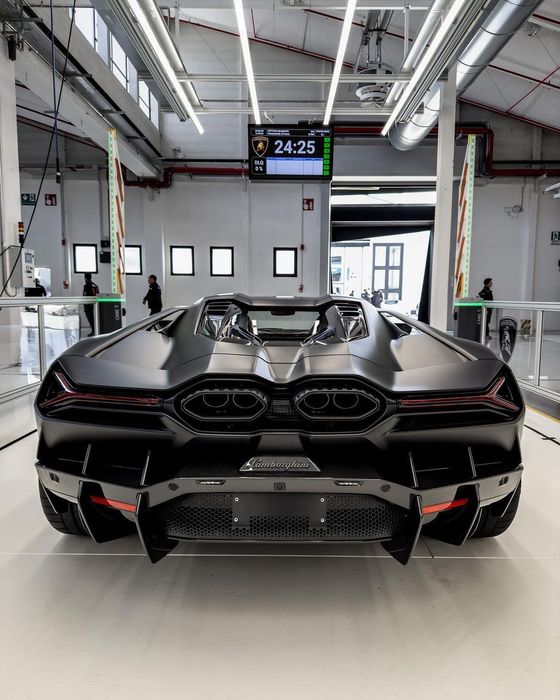 Lamborghini Revuelto vừa ra mắt đã hết hàng 2 năm - Hình ảnh 6.