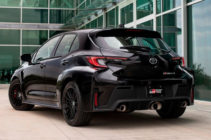 Muốn sở hữu chiếc Corolla xịn, khách hàng Toyota phải tham gia bốc thăm - Hình ảnh 1.