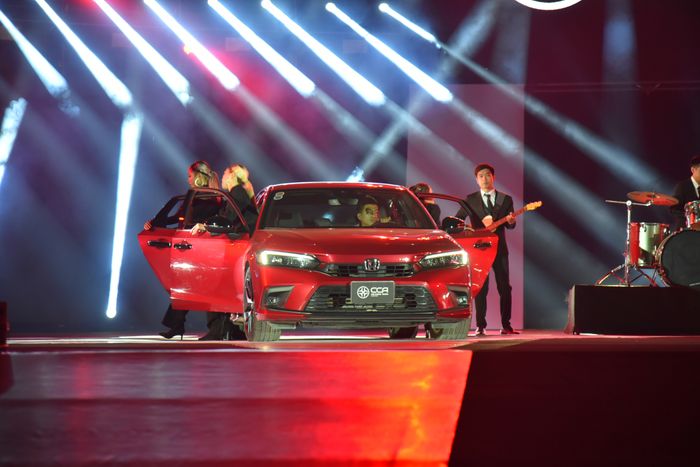 Đại lý Honda có chương trình khuyến mãi cho Honda Civic dịp đầu năm: Giảm giá và phụ kiện đi kèm, bản RS có sẵn xe để giao ngay - Ảnh 4.