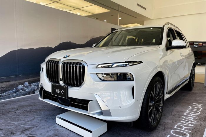 BMW 7-Series và X7 2023 đã lần đầu tiên xuất hiện tại Việt Nam: Bộ đôi xe sang từng gây ra nhiều ý kiến trái chiều về hệ thống đèn pha giống hệt VinFast, cạnh tranh với S-Class và GLS - Ảnh 3.