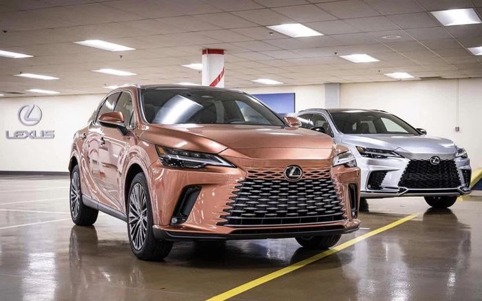 Lexus RX 2023 dời lịch ra mắt sang tháng 2: Dự kiến giá từ 3,43 tỷ đồng, xe đã có mặt tại Việt Nam - Ảnh 1.