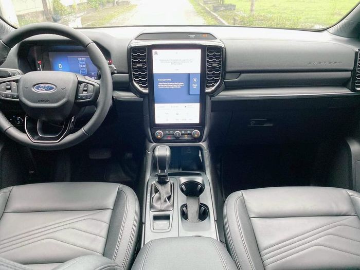 Sau khi đi được 3.000km, chiếc Ford Everest biển số ngũ quý vẫn giữ giá không kém so với BMW X3 mới - Ảnh 6.