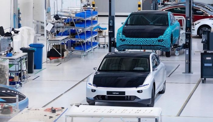 Một công ty bất ngờ xin phá sản dù chỉ cách đó 7 tháng, vào tháng 12/2022, họ vẫn tuyên bố sẽ sản xuất xe điện chạy bằng năng lượng mặt trời mà không cần sạc - Ảnh 1.