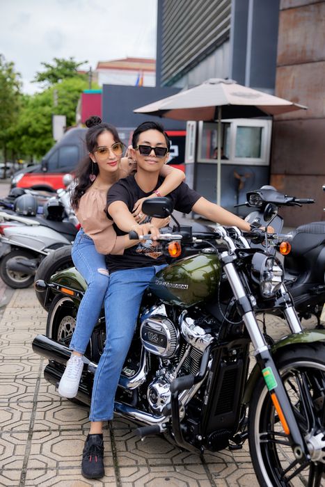 Khánh Thi 'chịu chơi' hứa sẽ tặng 2 chiếc mô tô trị giá cả tỷ đồng cho Phan Hiển nếu anh làm được điều này - Ảnh 4.