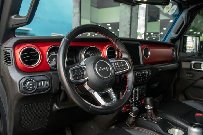 Tậu thêm chiếc Jeep mới với màu sắc khác, ông Đặng Lê Nguyên Vũ nói siêu xe chỉ để đi cho vui thôi.