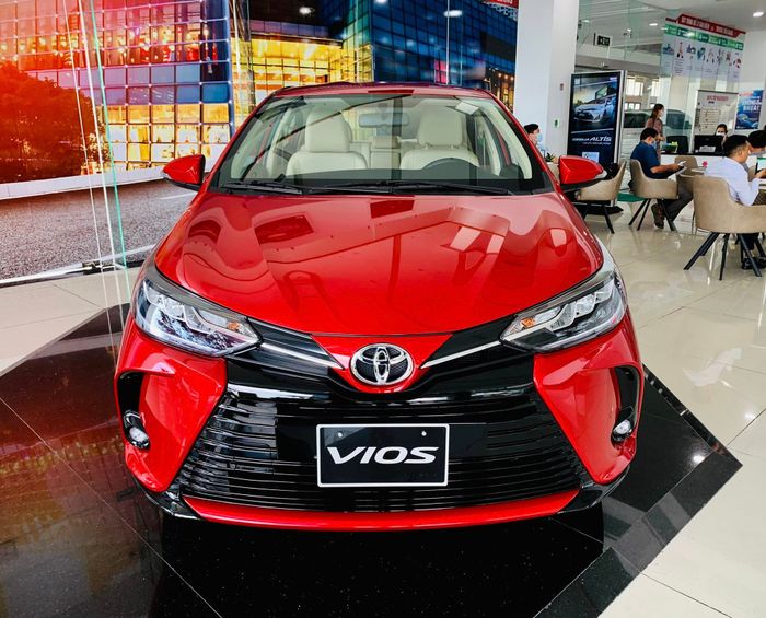 VinFast Fadil đã 'qua đời', cuộc đua vua doanh số 2022 khó phân định: Vios, Corolla Cross, Accent, Xpander so kè quyết liệt - Ảnh 1.
