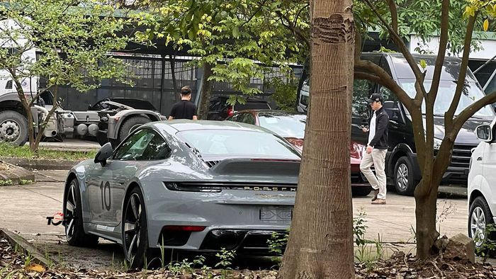 Porsche 911 Sport Classic số sàn - biểu tượng của giới 'dân chơi' đã xuất hiện tại Việt Nam - Ảnh 3.