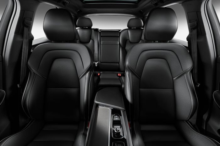 Volvo XC60 - Dòng xe sang trọng cho gia đình trẻ năng động - Ảnh 4.