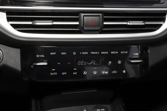 Kia K3 tung ra phiên bản nâng cấp: Thiết kế giống 'anh trai' K5, sở hữu nhiều trang bị mà người Việt đã chờ đợi - Hình 6.