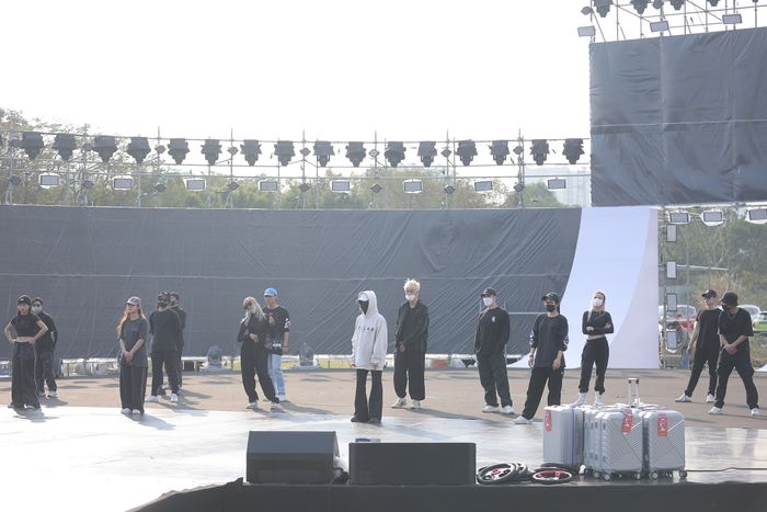 Trước giờ G của Gala Car Choice Awards 2022, mọi người đều rất bận rộn, sẵn sàng cho một đêm show hoành tráng.